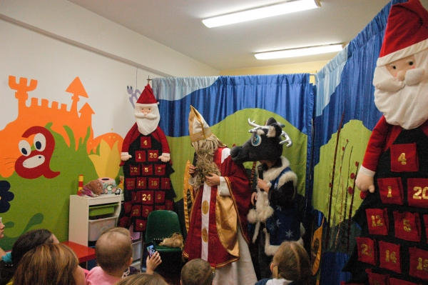 Dzieci z Oddziału Okulistyki Dziecięcej poznały legendę o św. Mikołaju