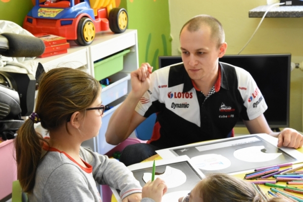 Mali pacjenci stworzą wyjątkowy kask dla Mistrza Europy!