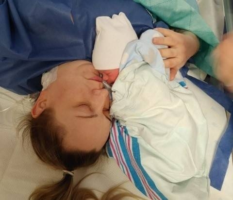 Niezwykły poród w UCK SUM -  Pacjentka po przeszczepie serca urodziła zdrowe dziecko.