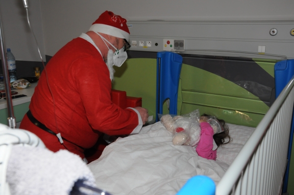 Odwiedziny Mikołaja na Oddziale Okulistyki Dziecięcej